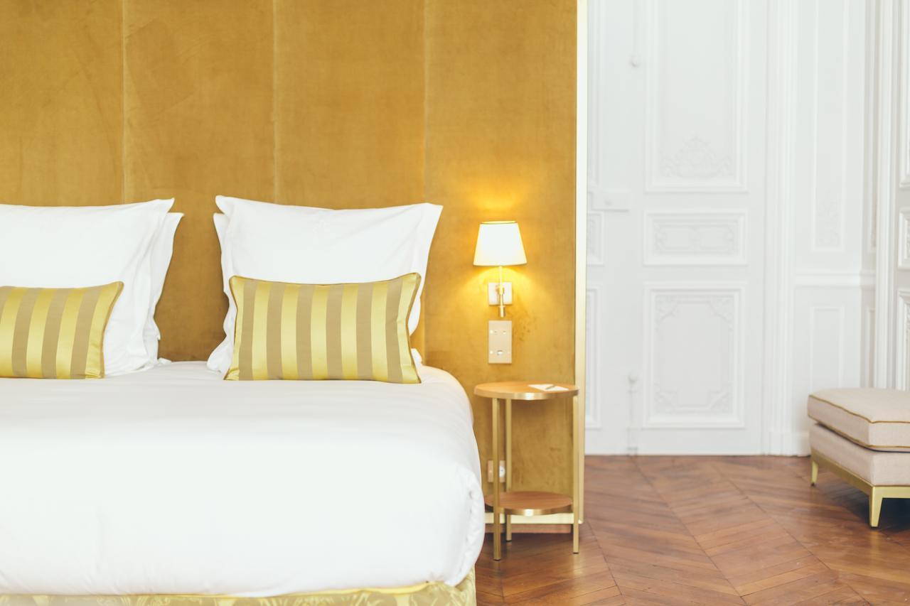 Hotel Alfred Sommier Paris Ngoại thất bức ảnh A bedroom at the Hotel Axelmannstein