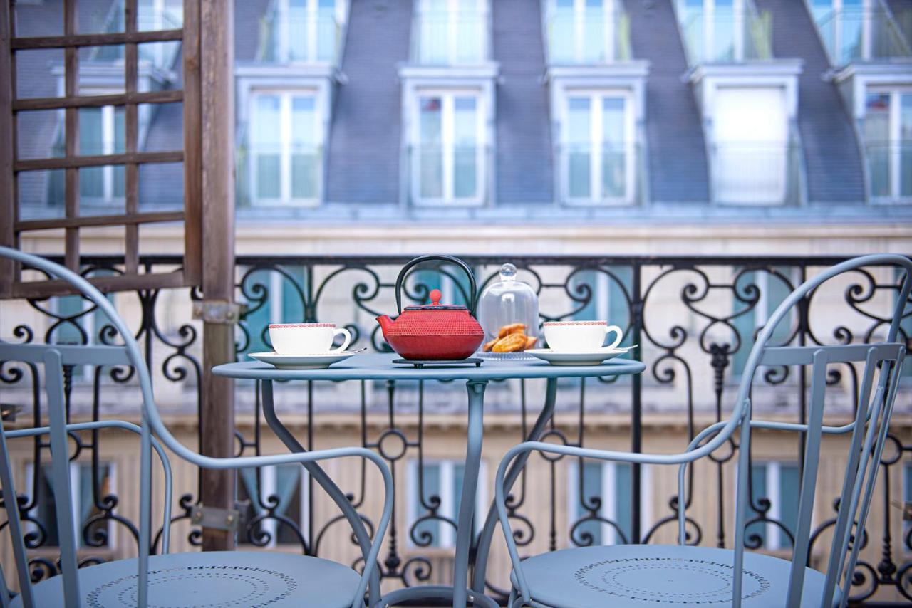 Hotel Alfred Sommier Paris Ngoại thất bức ảnh A balcony in Paris